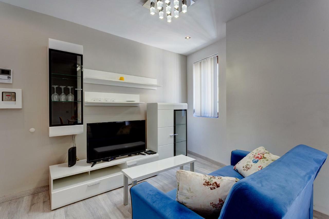 Modern Apartment Just Off The Promenade Sliema Exterior photo