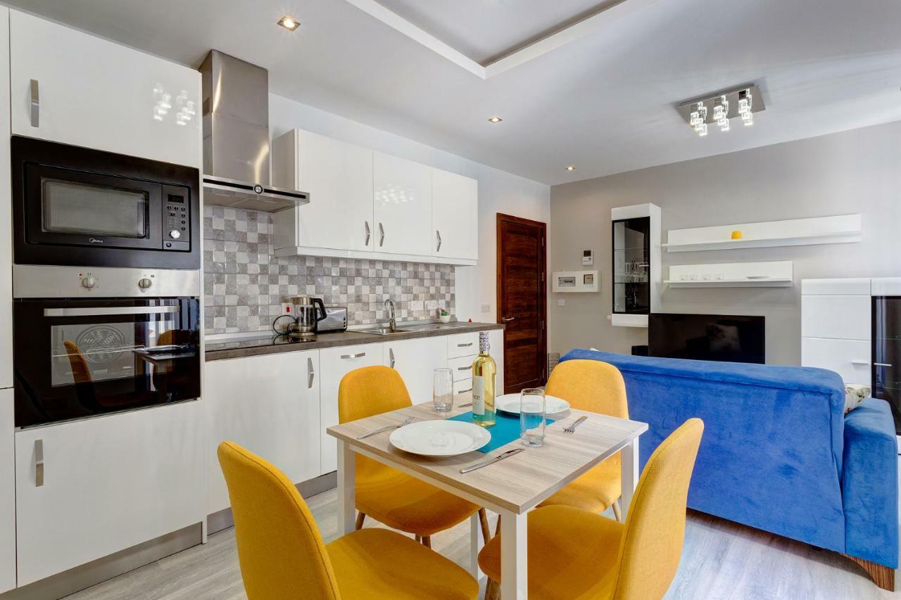 Modern Apartment Just Off The Promenade Sliema Exterior photo